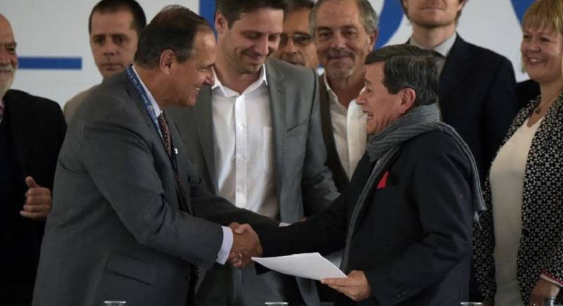 El acuerdo establece que el cese bilateral tiene como objetivo primordial mejorar la situación humanitaria de la población colombiana.