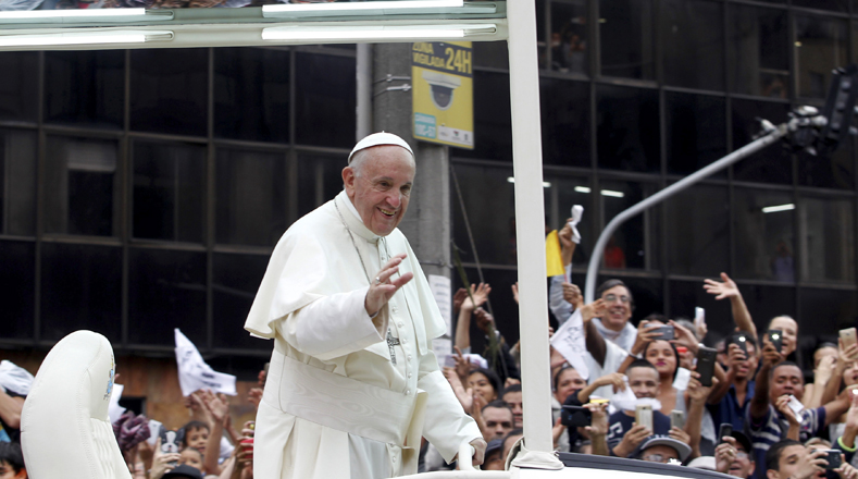 El sumo pontífice saluda al pueblo de Medellin