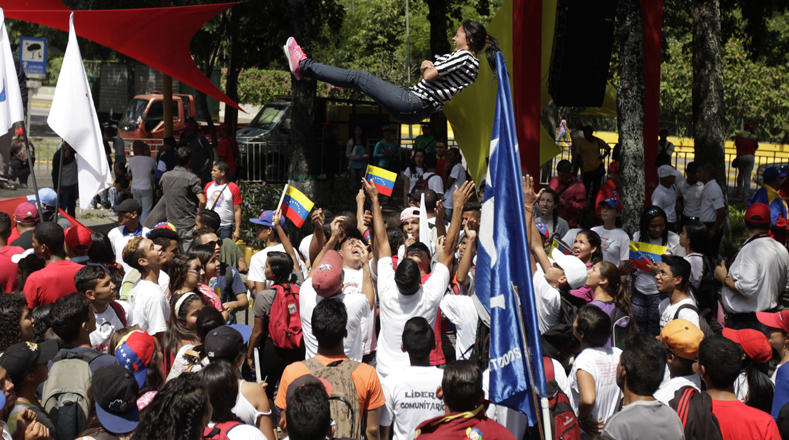 En la marcha, los venezolanos aseguran que salieron a las calles de la capital para "defender un hermoso proceso de inclusión social, de felicidad para los sectores más desfavorecidos como éste".