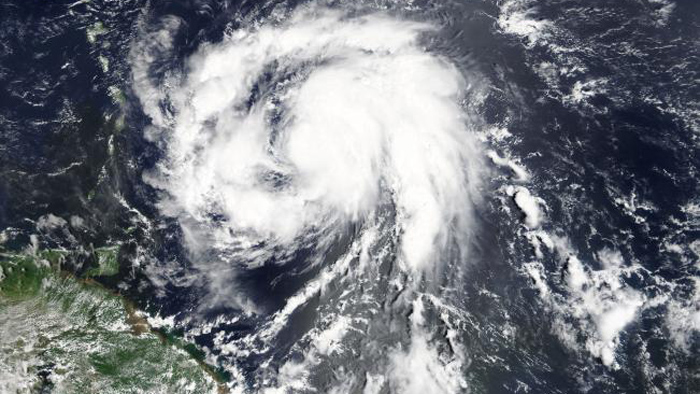 El huracán María amenaza con intensificar estela de destrucción de Irma.