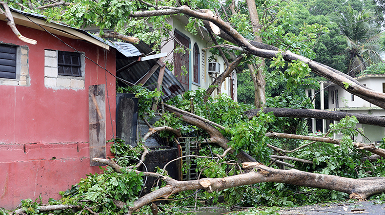 Destrucción tras paso de huracán María por Puerto Rico