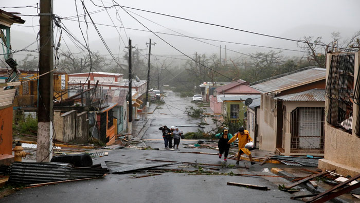 Al menos 3,4 millones de habitantes de Puerto Rico están sin suministro eléctrico.