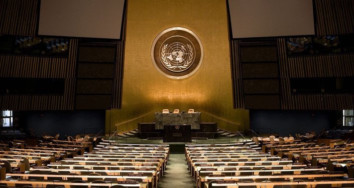 La ONU fue fundada el 24 de octubre de 1945 con el objetivo de tratar temas de interés mundial como la paz, la seguridad, la economía y la justicia internacional.