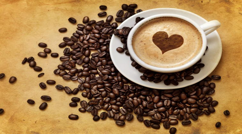 El café es un diurético, puede producir acidez estomacal, es fuente de energía y aumenta la presión arterial.