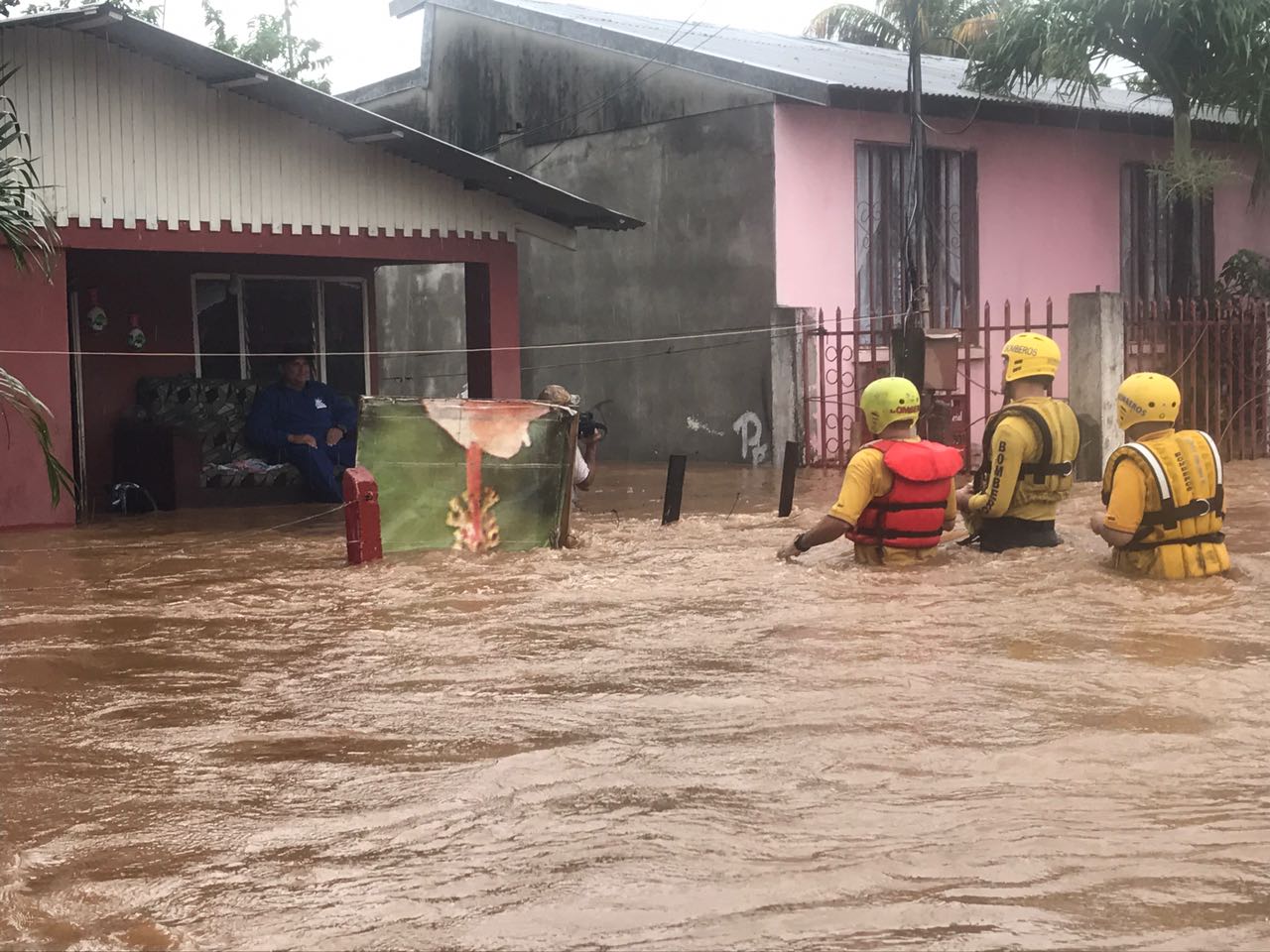 Los países afectados mantiene alertas por las fuertes lluvias e inundaciones.