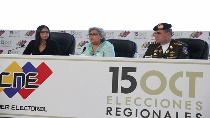 Rodríguez (i), Lucena (c) y Padrino López (d) garantizaron el correcto desarrollo del proceso electoral.