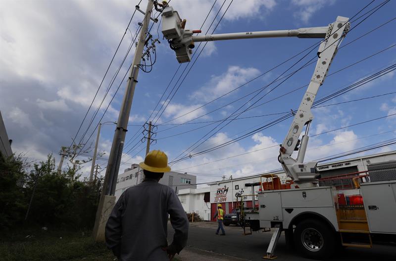 Puerto Rico iniciará un nuevo modelo eléctrico con ayuda del Cuerpo de Ingeniero y de la Autoridad de Energía Eléctrica.