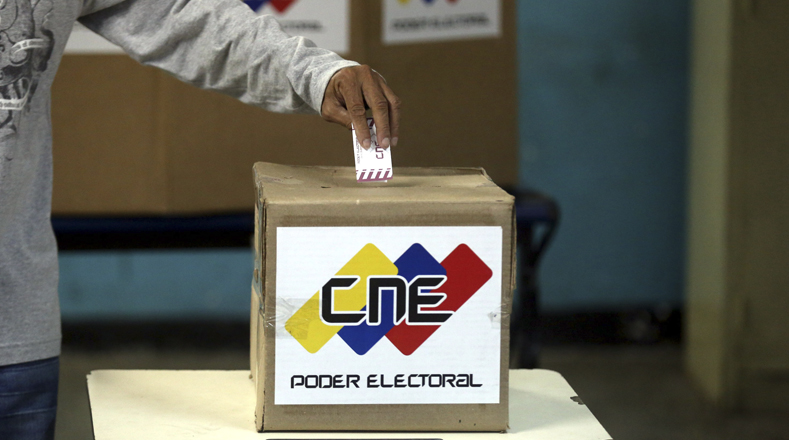 Junto al proceso están 70 representantes como acompañamiento internacional para verificar el proceso electoral, quienes entregarán un informe al Consejo Nacional Electoral venezolano.   
