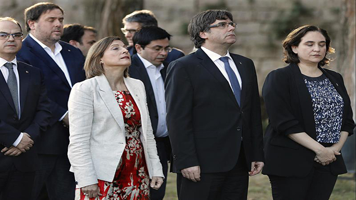 Carles Puigdemont durante el homenaje esta mañana al ex expresident Luís Companys en el lugar donde fue fusilado en 1940