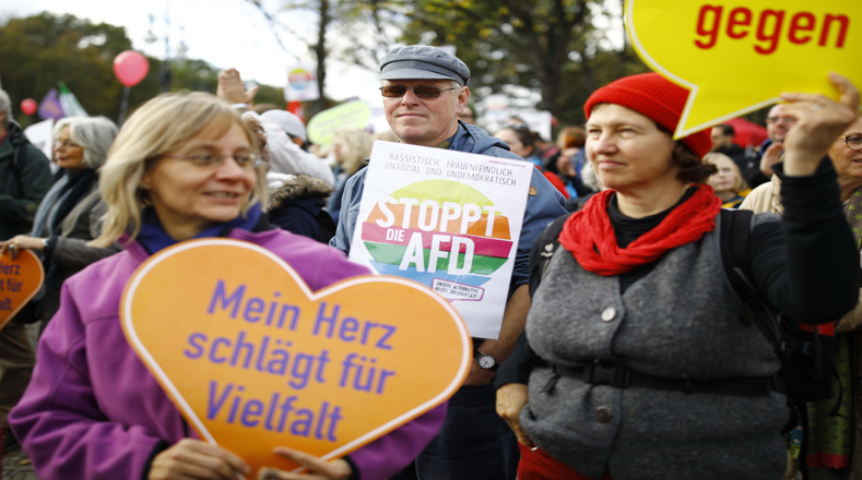 La protesta inició en la Puerta de Brandeburgo, continuó por el barrio gubernamental de Berlín, pasó también junto al Bundestag y culminó en el punto de partida, con discursos y actuaciones musicales.