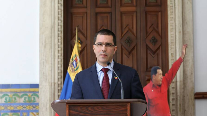 Arreaza instó a España a ocuparse de sus problemas internos y respetar las instituciones venezolanas.