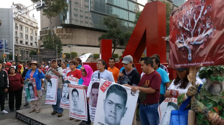 Navarrete indicó que pese a la falta de resultados, los padres de los 43 estudiantes deben exigir justicia y verdad, porque es responsabilidad del Estado garantizarlas.
