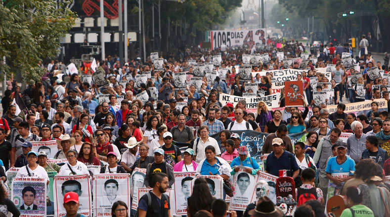 Mexicanos se movilizan por los 43 estudiantes de Ayotzinapa