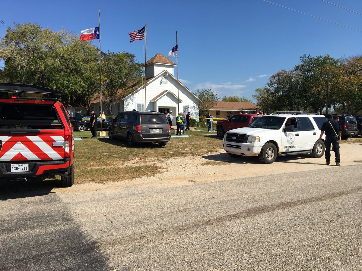 El comisionado del condado Wilson, Albert Gamez, informó que el ataque ocurrió en la iglesia First Baptist.