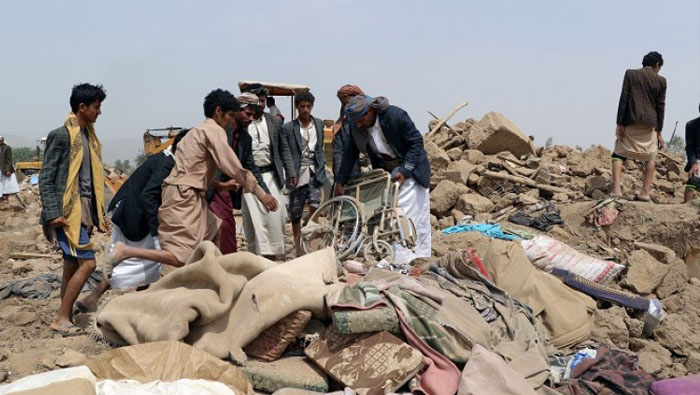 Arabia Saudita y Yemen intercambian ataques que dejan hasta el momento 12.000 civiles muertos según la ONU.