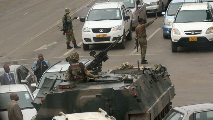 El Ejército de Zimbabue tomó la capital, Harare y las oficinas gubernamentales.