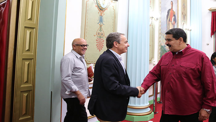 Una delegación estuvo reunida con el mandatario venezolano, Nicolás Maduro, en la que confirmó la intención de diálogo con la oposición.