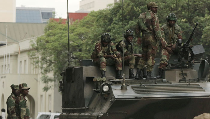 El Ejército de Zimbabue tomó este miércoles la capital, Harare, y las oficinas gubernamentales.