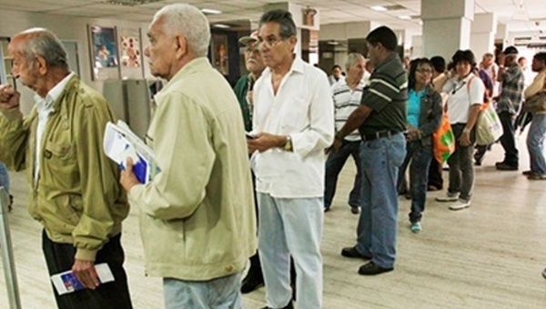 Jubilados colombianos enfrentan la desigualdad del sistema de pensiones