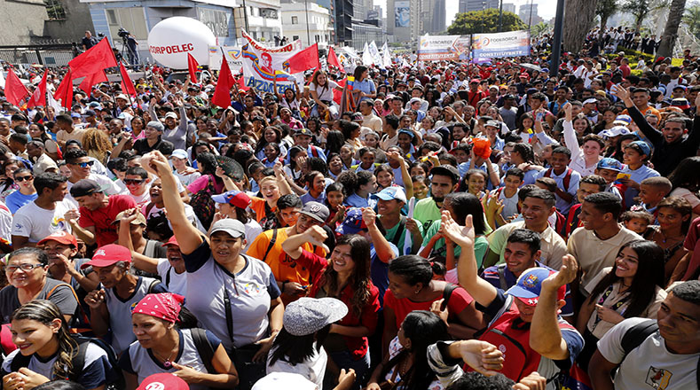 Venezolanos marchan por el Día del Estudiante Universitario