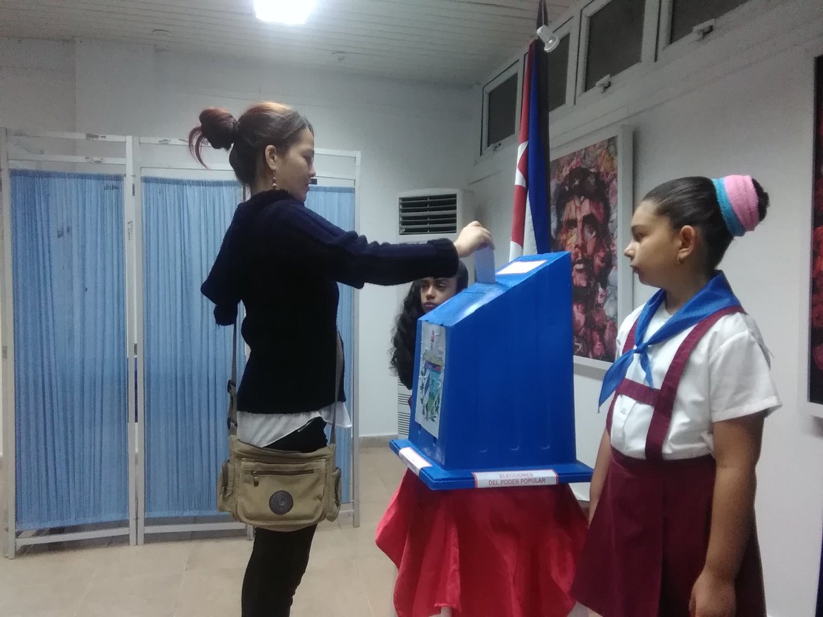 Los cubanos iniciaron estas elecciones generales que culminarán en la elección de un nuevo presidente en 2018.