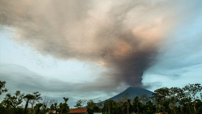 La mayor erupción del Agung ocurrió en 1963 y provocó más de un millar de fallecidos. 