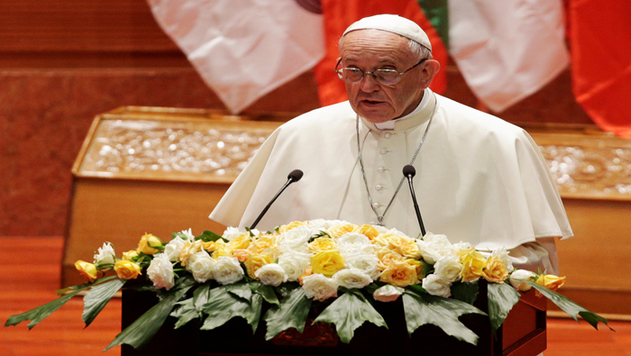 El papa se reunió con el presidente birmano y la jefa de facto del Gobierno