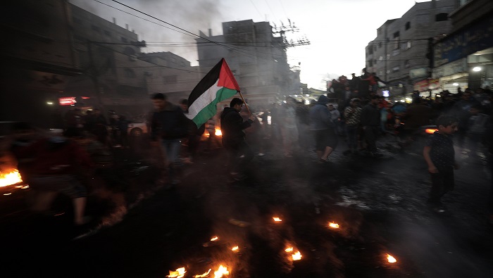 La tensión escaló luego de que Israel atacara dos infraestructuras militares de Gaza.