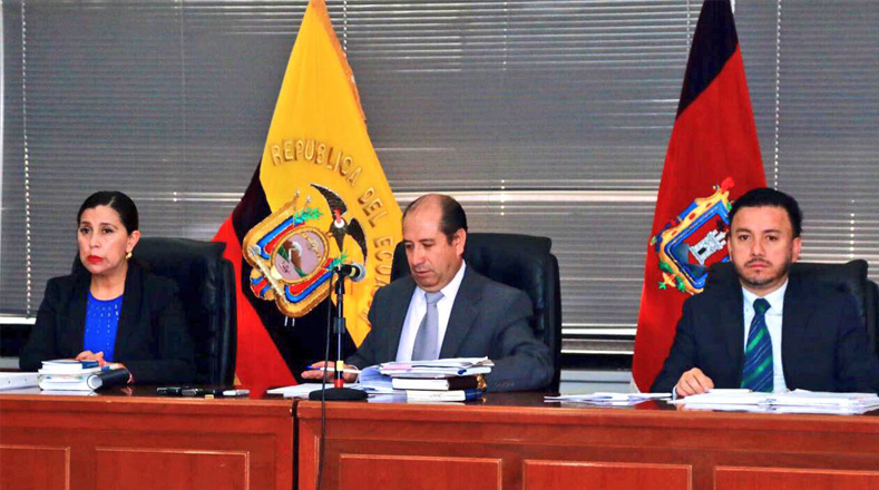 El Art. 370 del Código Penal de Ecuador establece entre tres a seis años de cárcel para el delito de