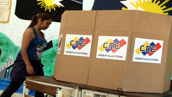 En las elecciones municipales del 10 de diciembre se eligen 335 alcaldes y al gobernador del estado Zulia, noroccidente de Venezuela.