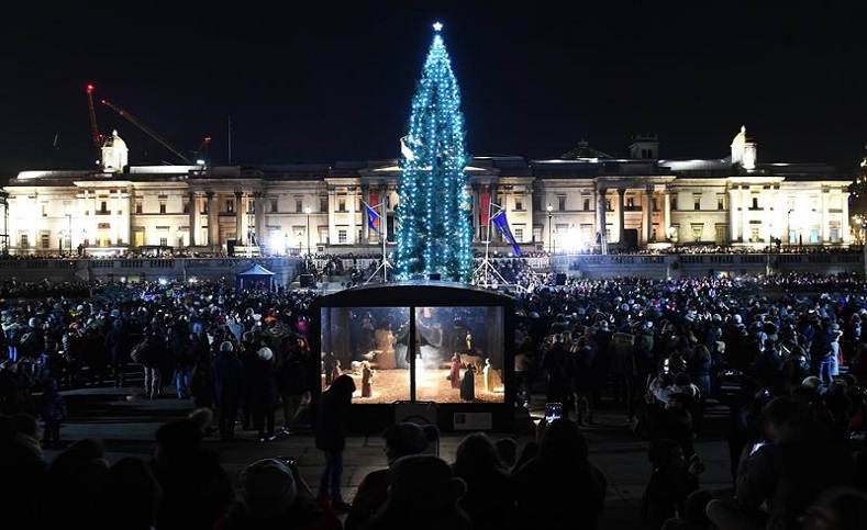 Cada mes de diciembre desde 1947 en la plaza de Trafalgar Squar en Londres, capital del Reino Unido, se realiza el alumbrado del árbol de Navidad.