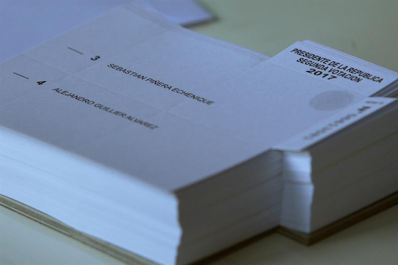 El Servicio Electoral (Servel) entregó un primer cómputo de la votación en el extranjero, correspondiente a 47,53 por ciento de las mesas (sobre un total de 162).