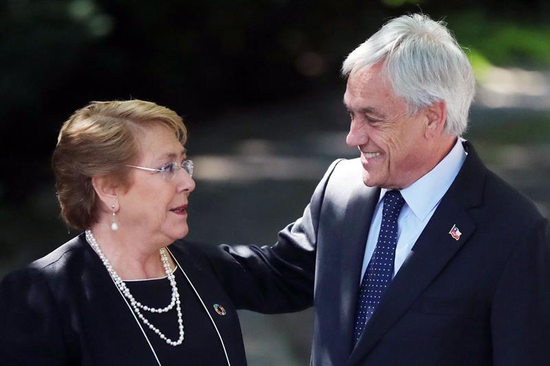 Bachelet le entregará la presidencia a Piñera el 11 de marzo de 2018.