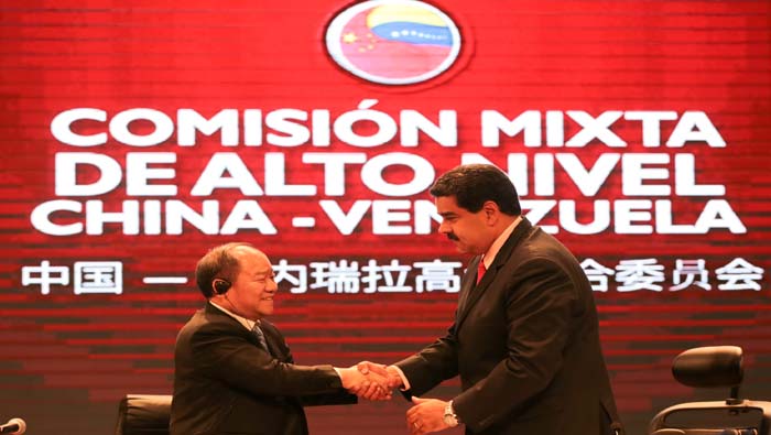 El presidente Maduro (d) durante la clausura de la XV Comisión Mixta de Alto Nivel China-Venezuela en febrero pasado.