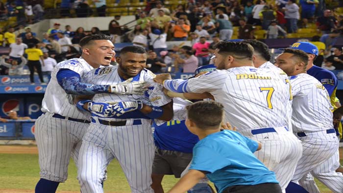 Magallanes buscará coronar la novena victoria ante los Leones del Caracas.