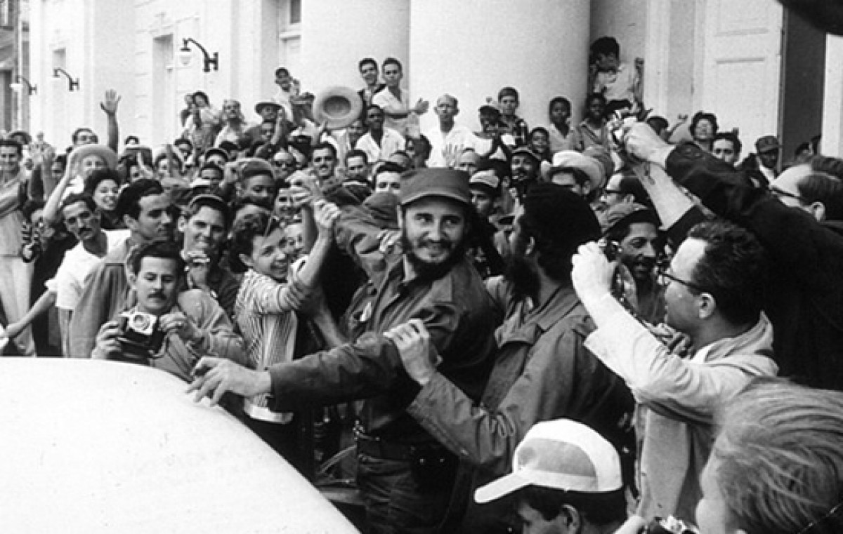 Fidel Castro es aclamado por el pueblo tras el triunfo de la Revolución Cubana