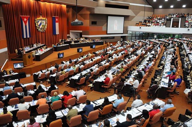 La Asamblea Nacional del Poder Popular de Cuba está integrada por 612 diputados.