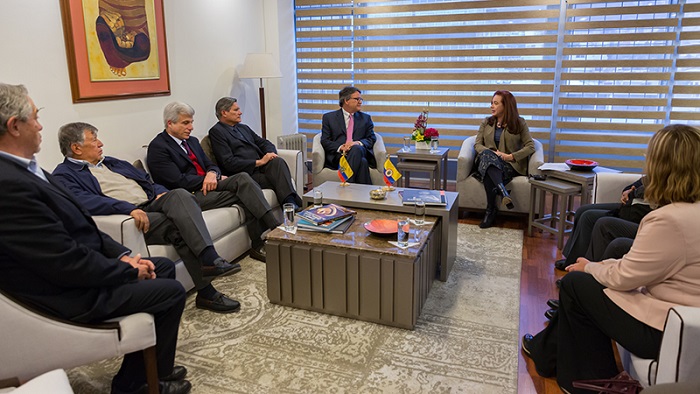 La canciller ecuatoriana María Fernanda Espinosa reafirmó su apoyo a la comisión de paz colombiana en el proceso de diálogo.