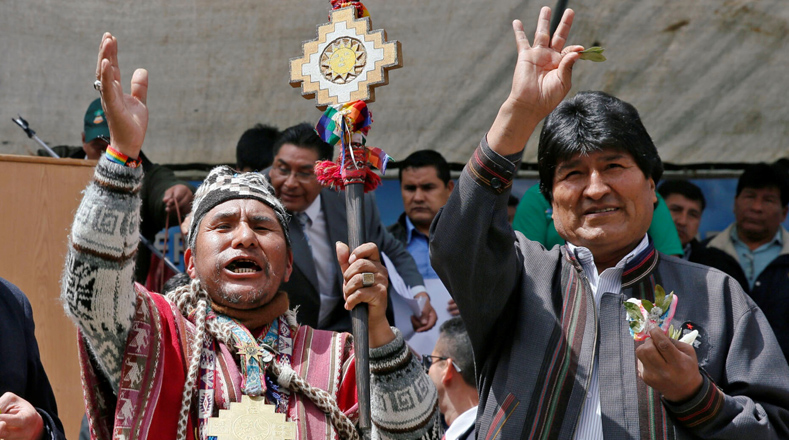 Asimismo, el mandatario boliviano destacó la lucha de los cultivadores de coca y aseguró que impulsará la legalización plena del producto. "Hoy la coca es nuestro vínculo de unidad, libertad y solidaridad", afirmó.
