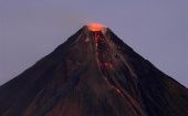  El volcán ha provocado fuertes estruendos y un intenso olor a azufre.