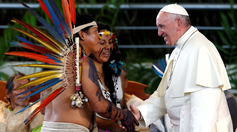 Las comunidades amazónicas también pidieron ayuda al papa porque sus territorios son afectados por la deforestación, la contaminación de los ríos, la pobreza y la trata de personas, así como las actividades de minería ilegal.