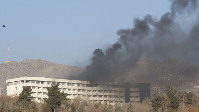 El ataque contra el hotel comenzó el sábado en la noche, hasta ahora las fuerzas especiales no logran poner fin al ataque.