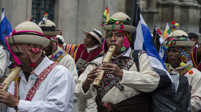 El nacimiento del Estado Plurinacional boliviano ha consistido en una reingeniería legal, económica y social a partir de la nueva Carta Magna que también ha tenido su correlato en una reorganización de la simbología del país.