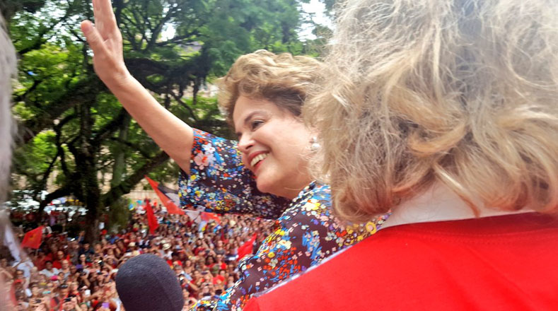 La presidente Dilma Rousseff destituida por un golpe de Estado parlamentario participó en una plenaria de mujeres en favor al líder del PT.       