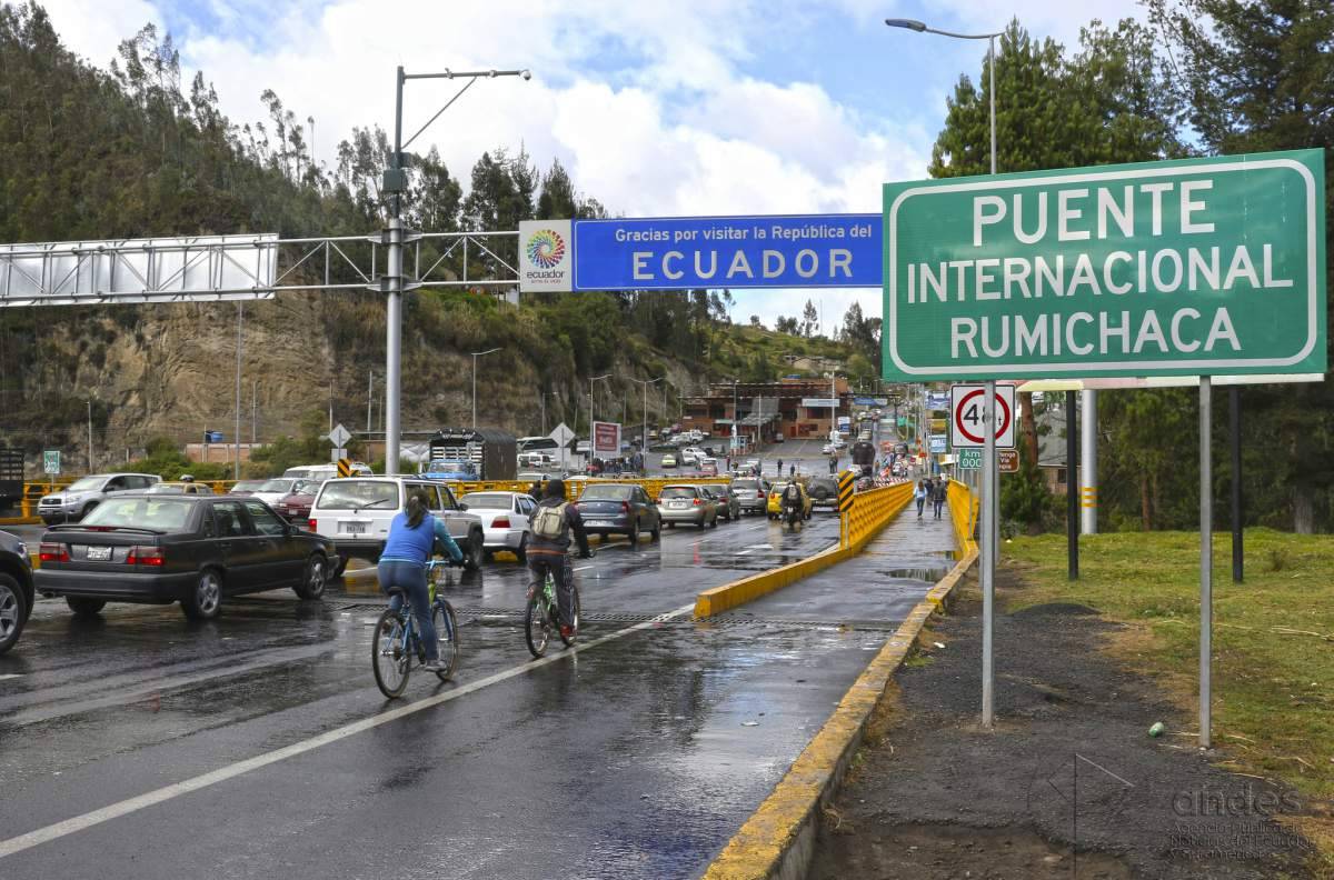 Ante los recientes atentados el Gobierno ecuatoriano realizó una reunión de seguridad fronteriza.
