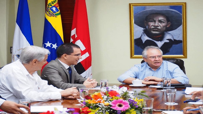 El presidente de la Asamblea Nacional de Nicaragua, Gustavo Parras, y un grupo de diputados del grupo parlamentario Amistad Nicaragua-Venezuela se reunieron con el canciller de Venezuela.