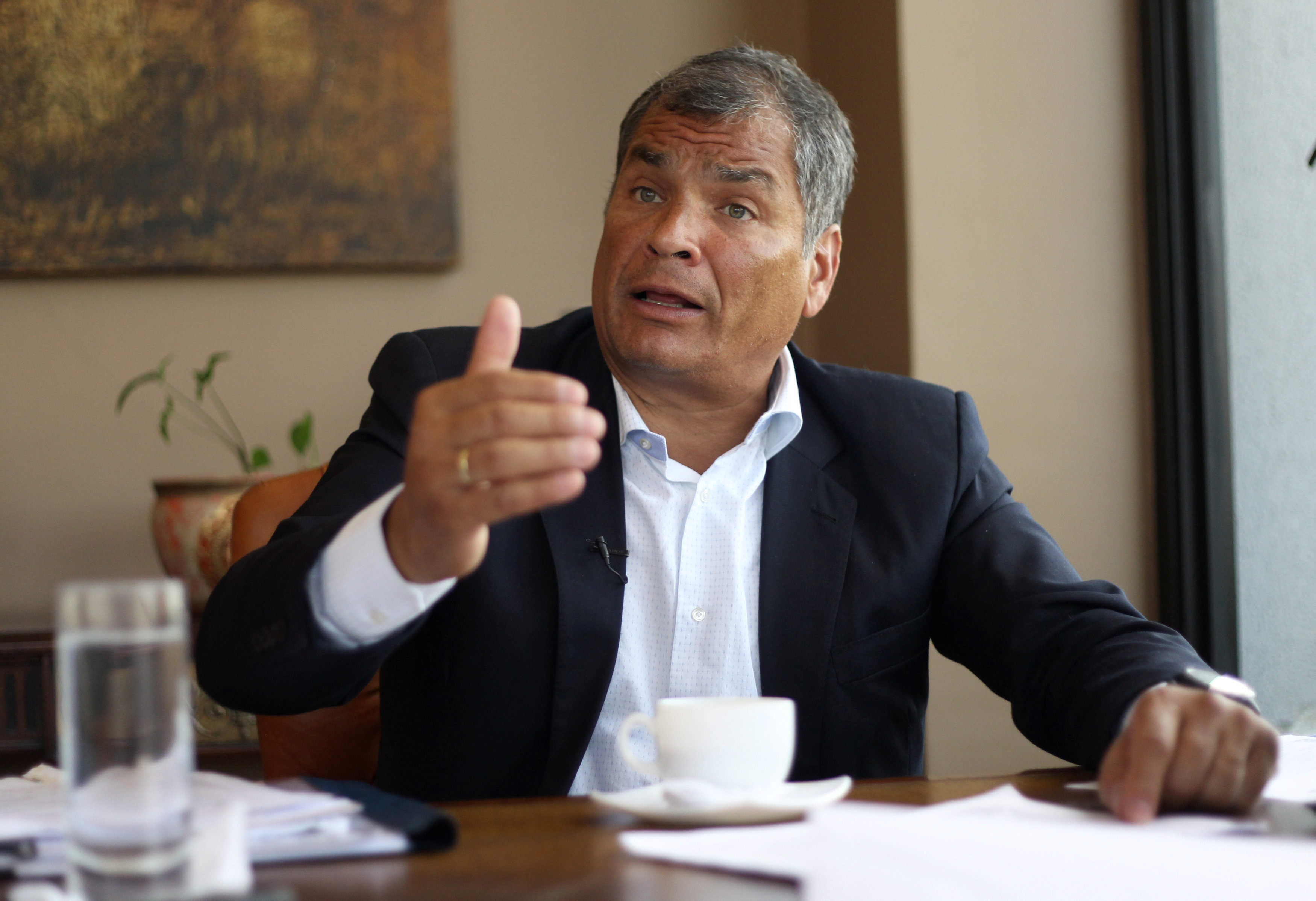 Correa ofreció declaraciones vía telefónica a una emisora en Ecuador.