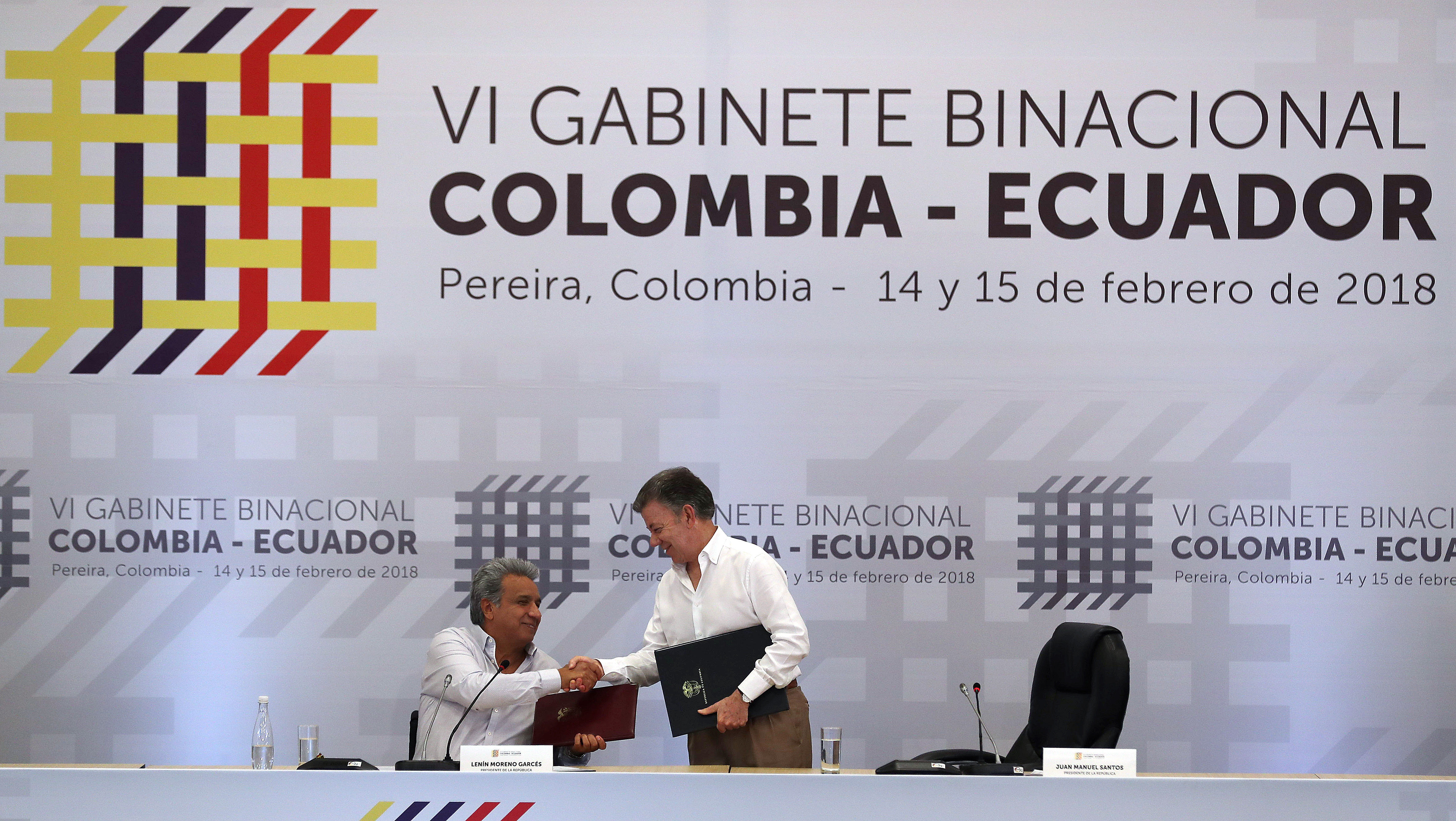 Lenín Moreno junto a Santos en su primera participación como presidente en el VI Gabinete Binacional.