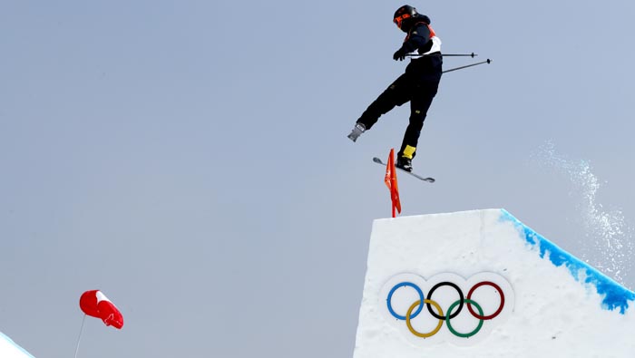 Dos esquiadores suizos se contagiaron con el virus pero su delegación atlética informó que podrían competir.