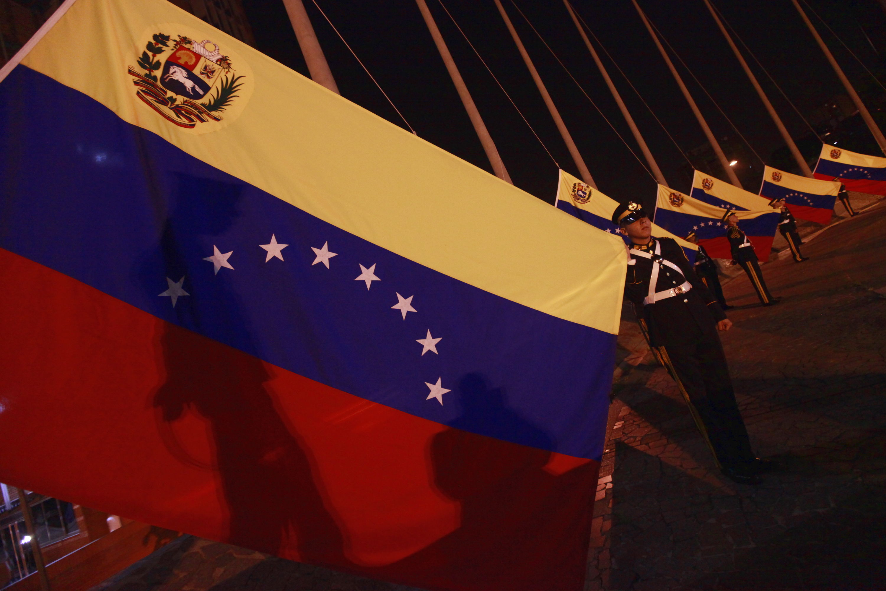 El Gobierno venezolano aseguró que “no se dejarán arrebatar la paz y el derecho a decidir su futuro”,